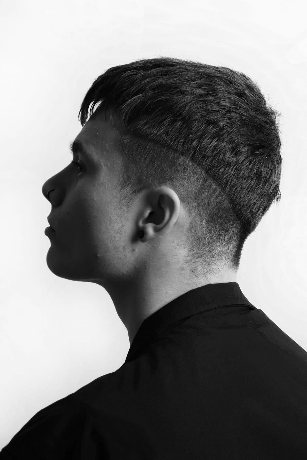 Coupe homme courte et texturée, en noir et blanc